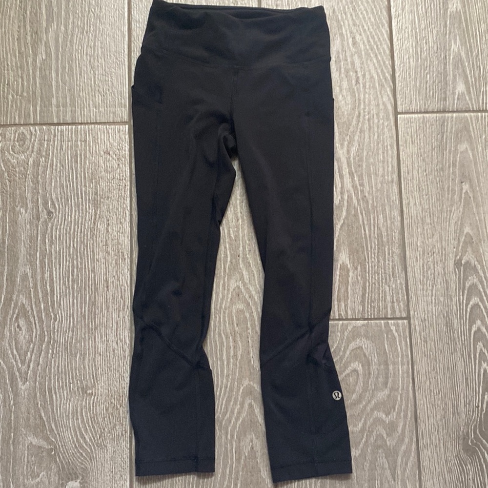 Lululemon leggings size 0, only worn once.